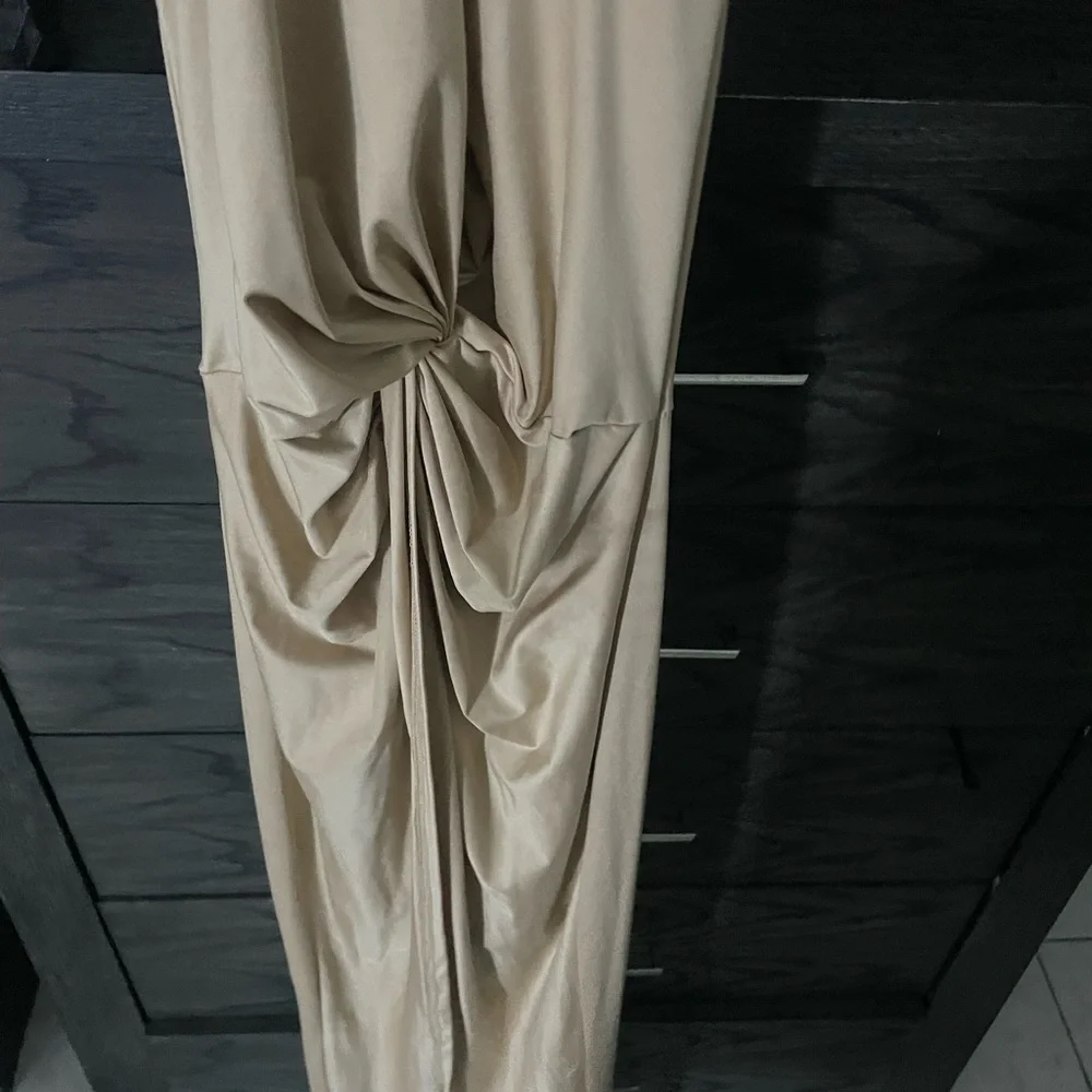 Dresses - Picture 2 of 3
